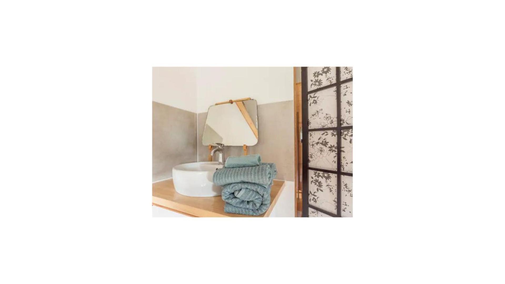 Chambre Triple Deluxe - Gite De La Louve Fougax-et-Barrineuf 외부 사진